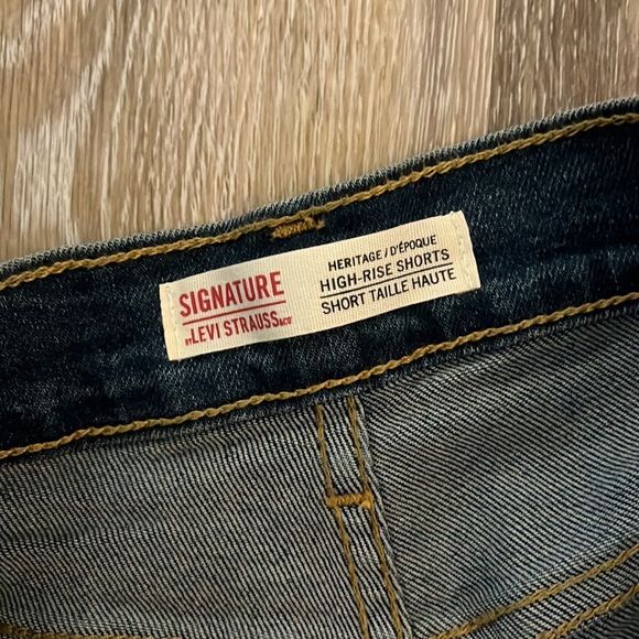 Levi high rise shorts - Picture 3 of 5